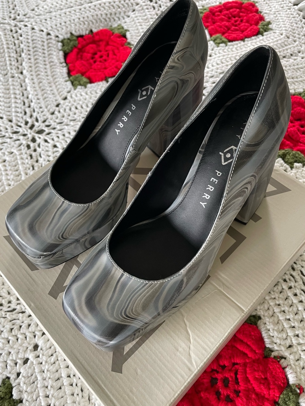 Katy Perry The Uplift Platform Pump Size 8 - Picture 5 of 9